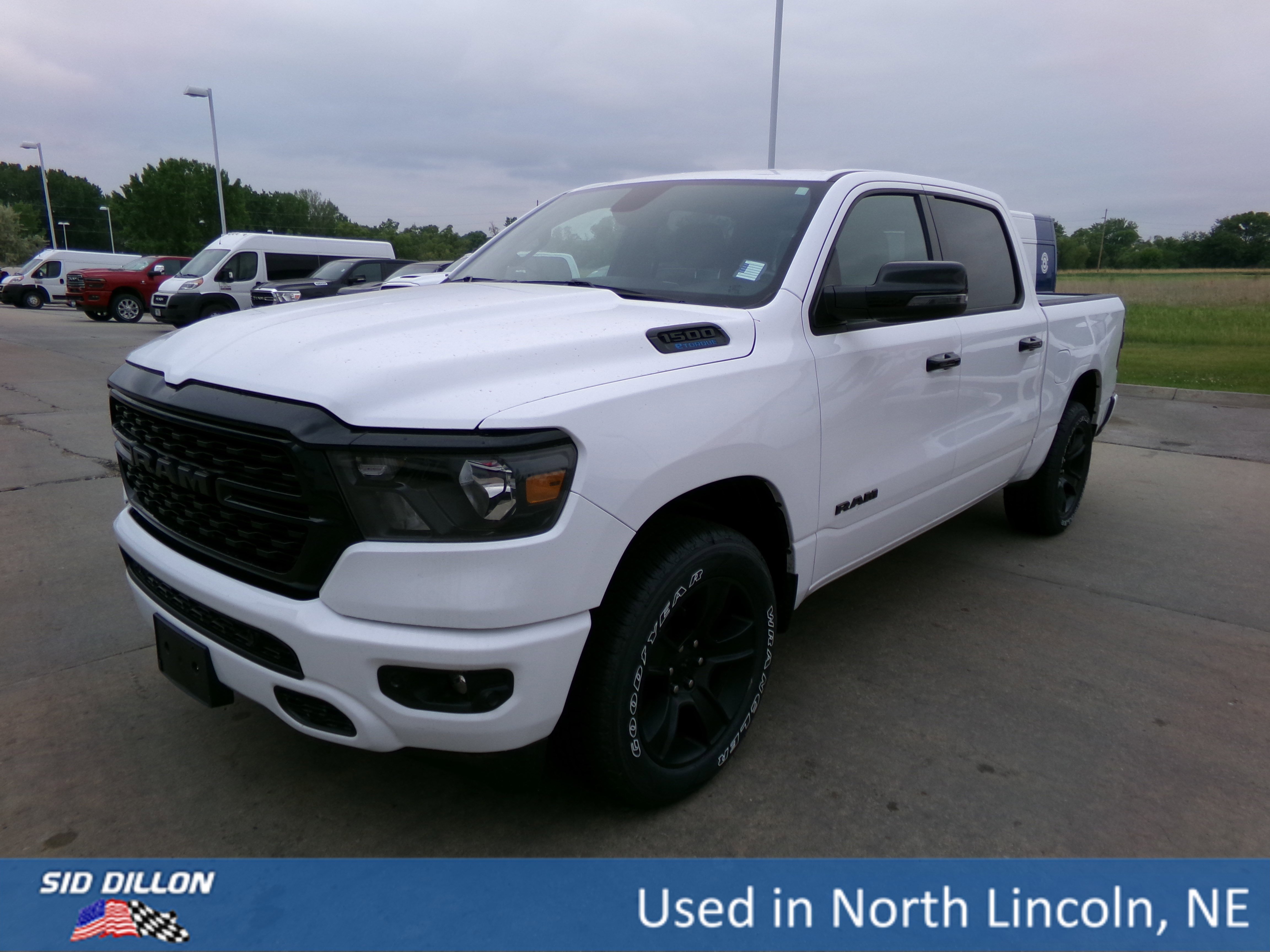 2023 RAM 1500 Big Horn/Lone Star 4x4 Crew Cab 5'7's photo