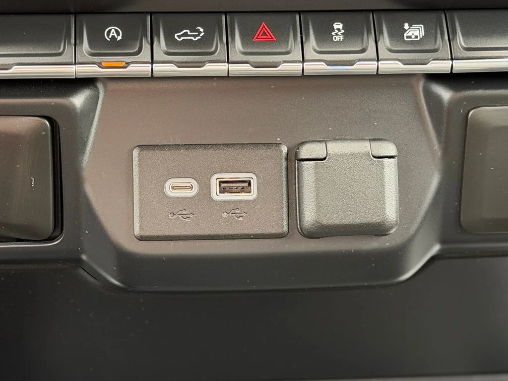 Used 2022 White GMC Elevation image 18