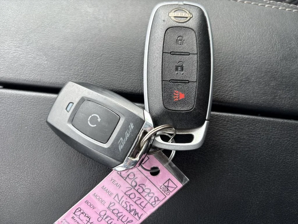 Used 2024 Gray Nissan S image 17