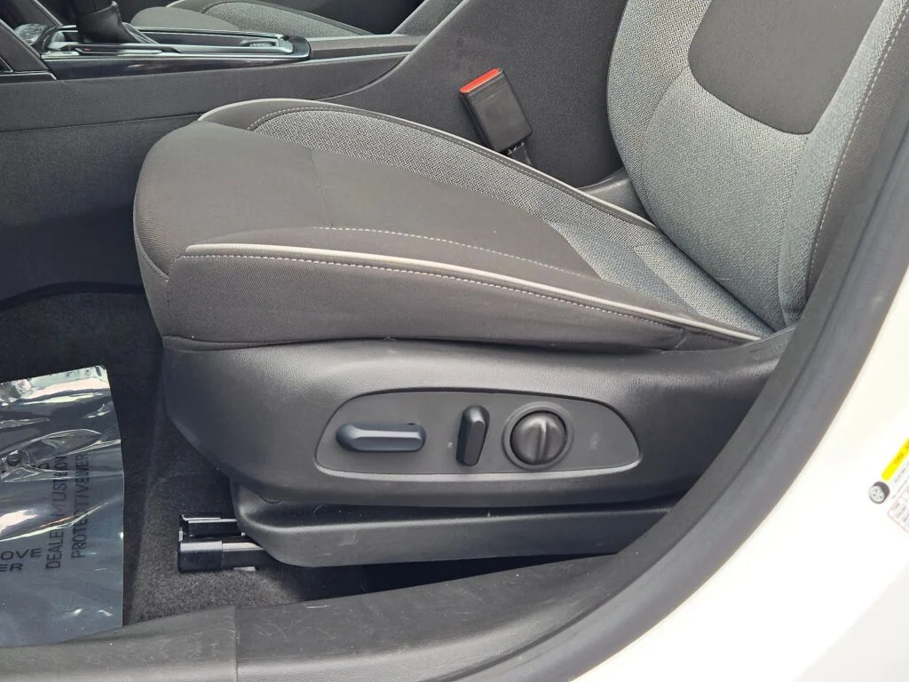Used 2023 White Chevrolet LT image 21