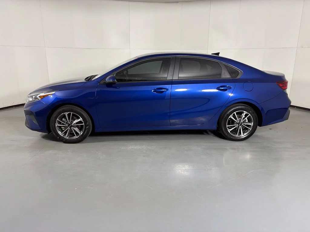 Used 2023 Blue Kia LXS image 5