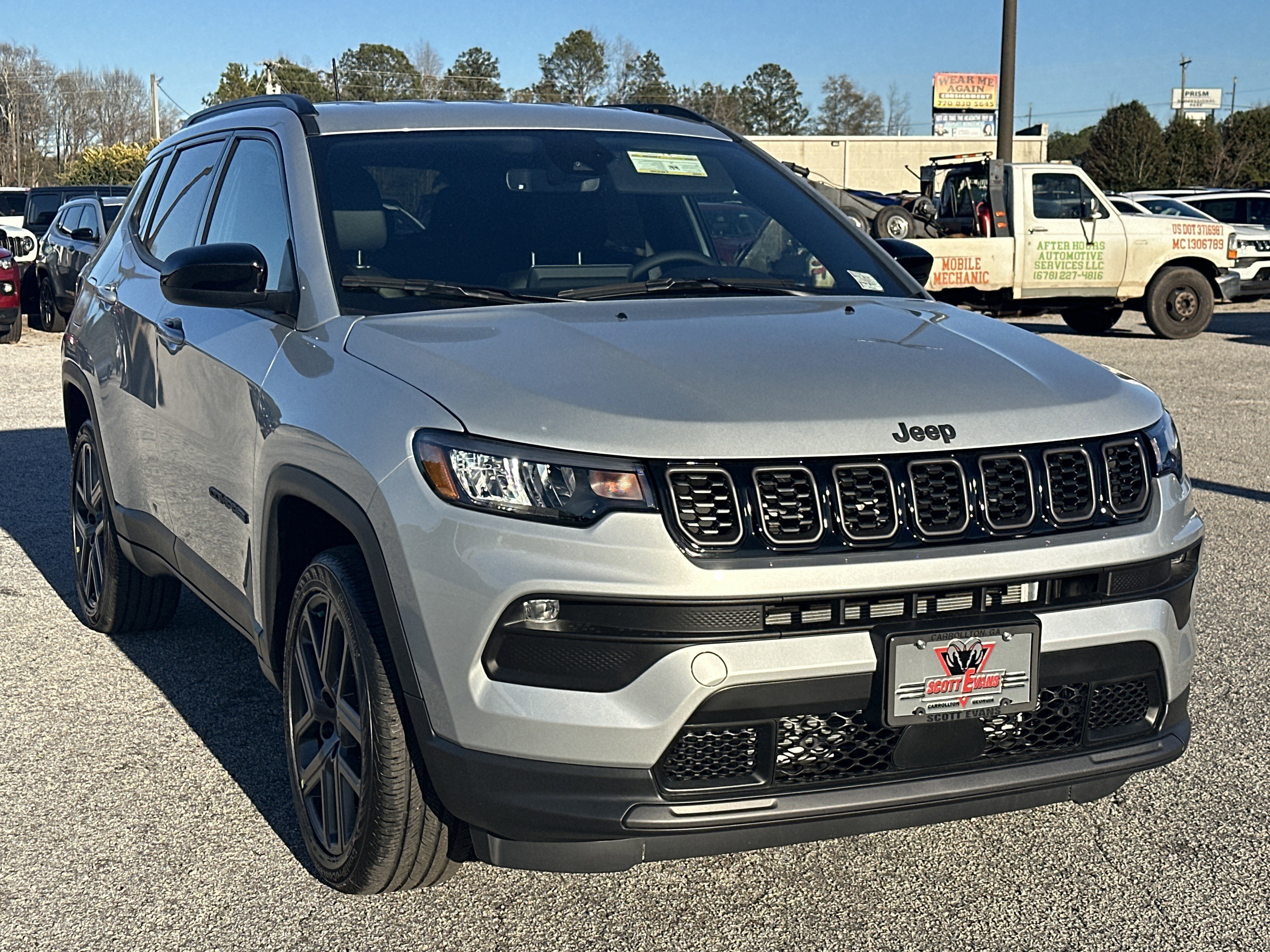 New 2026 Silver Zynith Metallic Clear-Coat Exterior Paint Jeep Latitude Altitude image 2