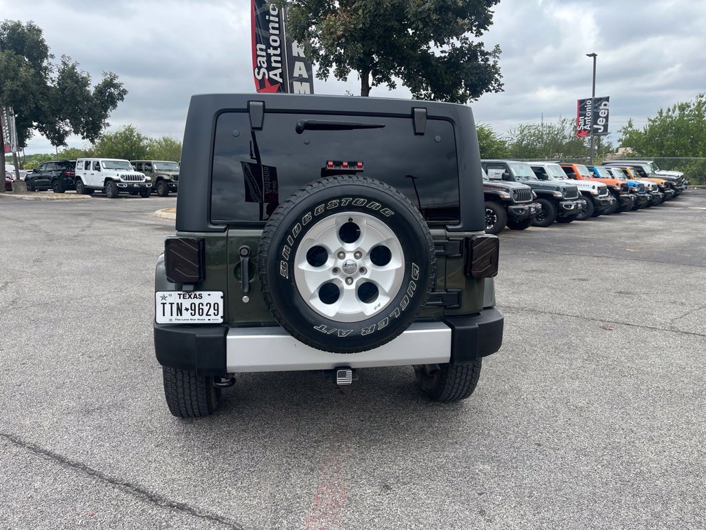 Used 2015 Green Jeep Unlimited Sahara image 6