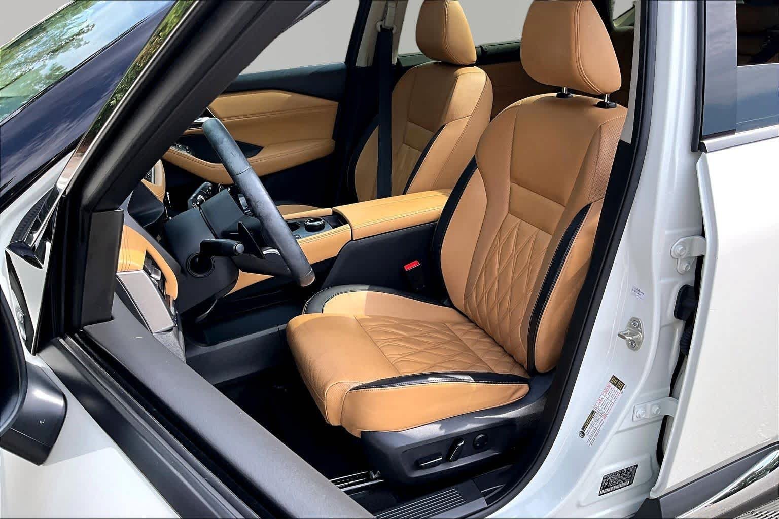 Used 2023 Pearl White Tricoat/Super Black Nissan Platinum image 8