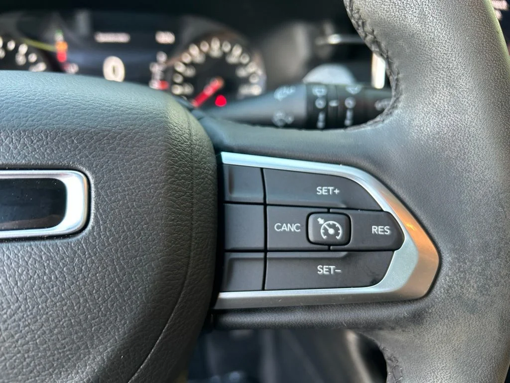 Used 2023 Black Jeep Latitude Lux image 18