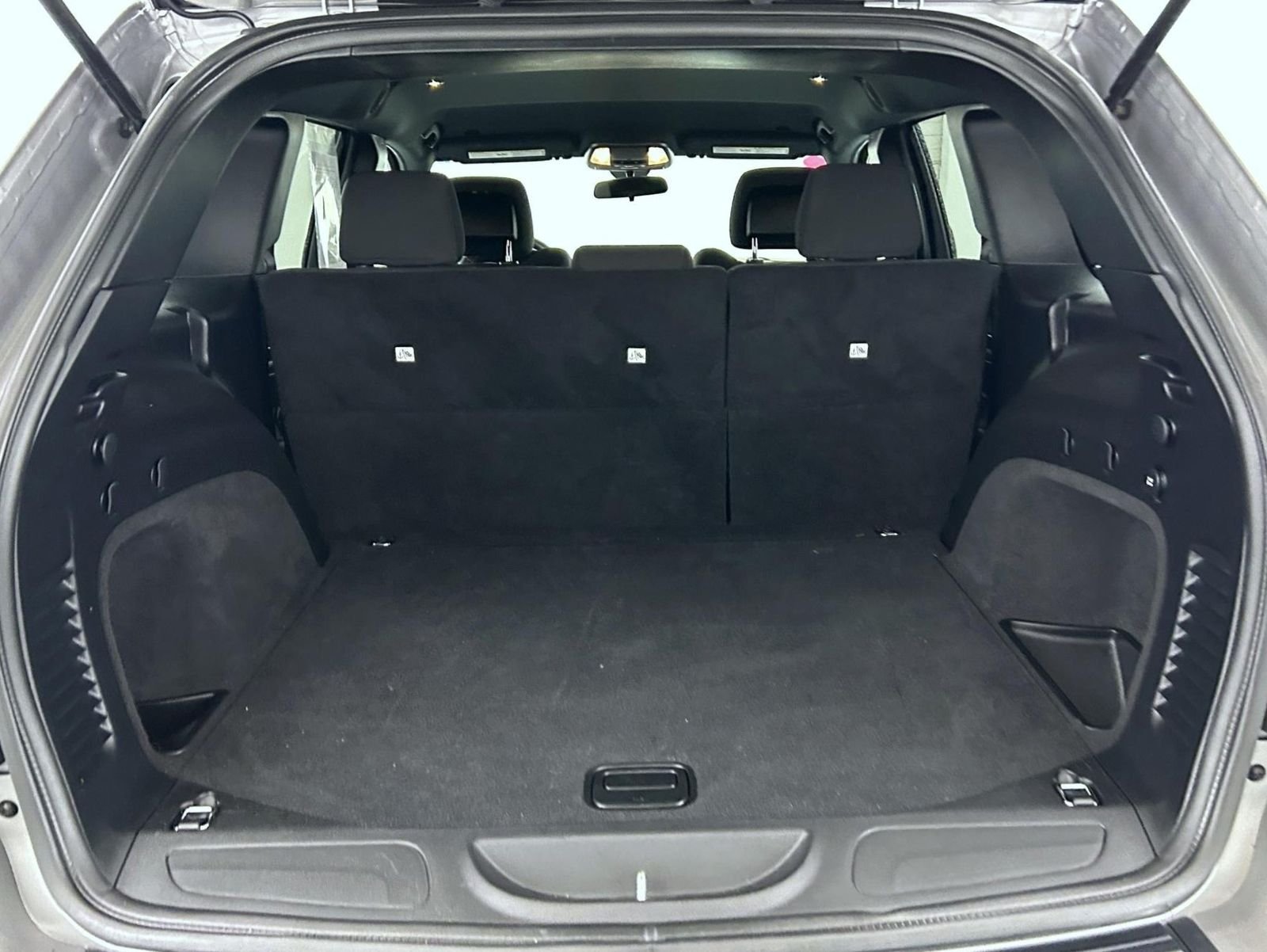 Used 2019 Silver Jeep Laredo E image 22