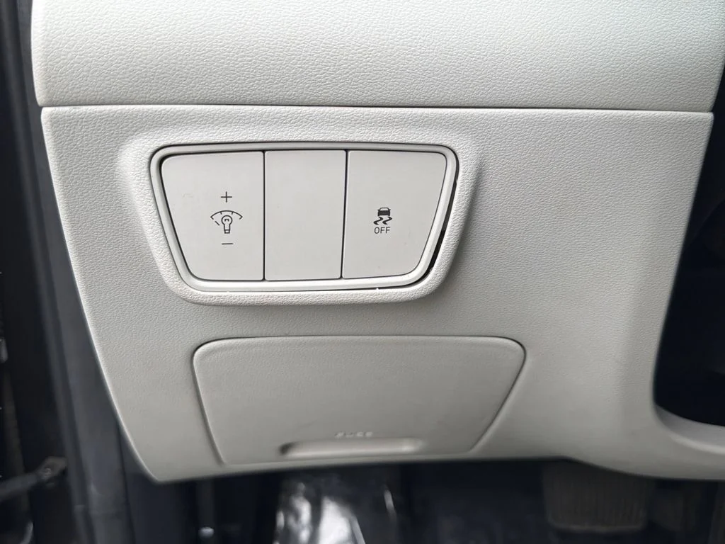 Used 2022 Gray Hyundai SEL image 13
