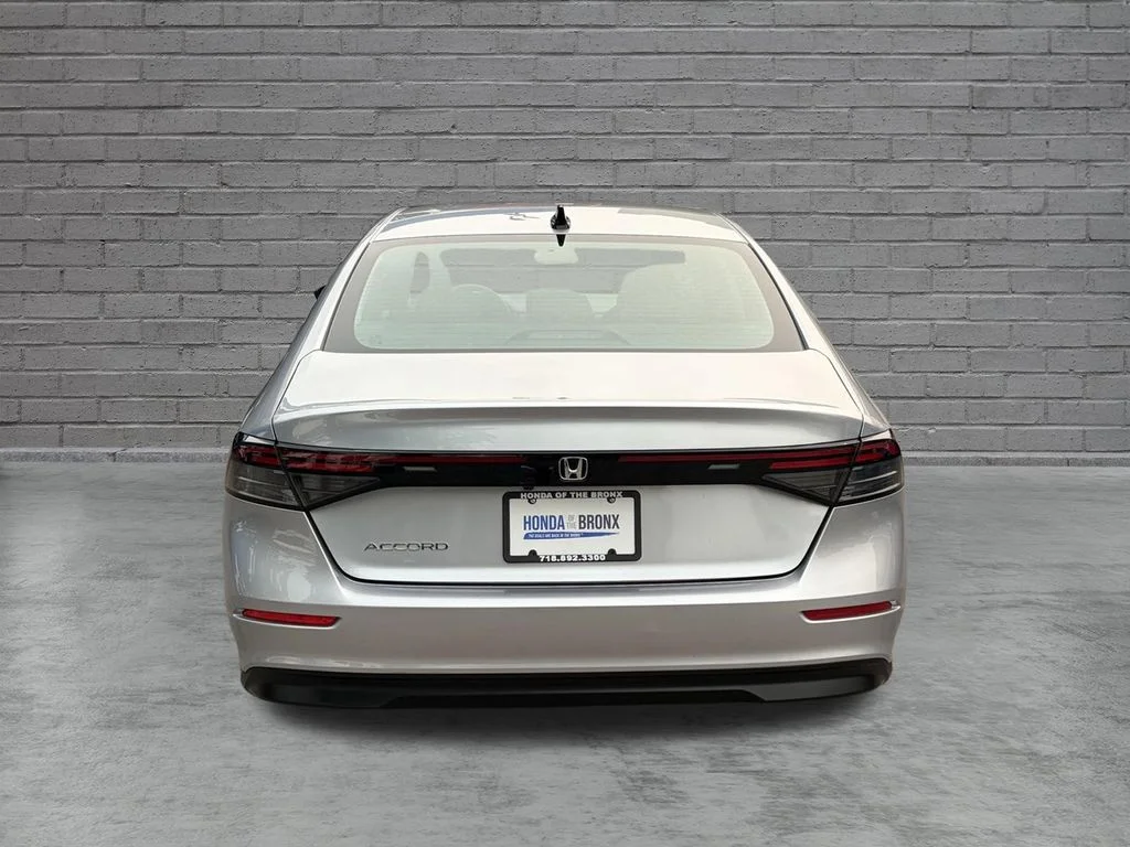 Certified Used 2025 Solar Silver Metallic Honda SE image 21