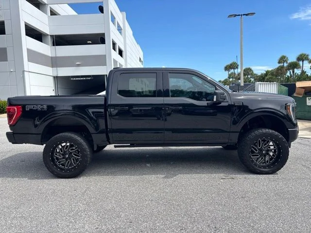 Used 2022 Black Metallic Ford XLT image 2