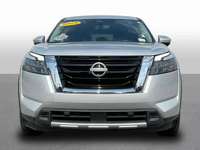 Used 2025 Silver Nissan SL image 2