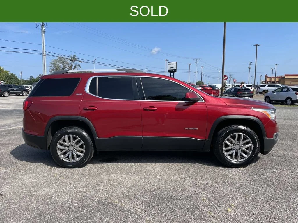 Used 2019 RED QUARTZ TINTCOAT GMC SLE image 2