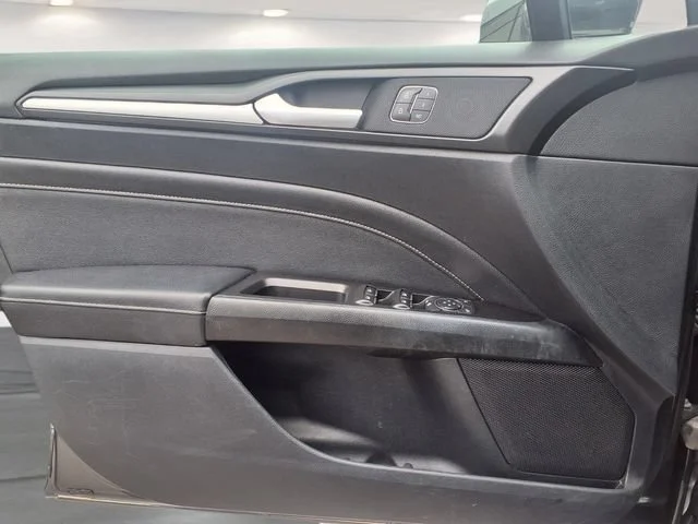 Used 2020  Ford Titanium image 17