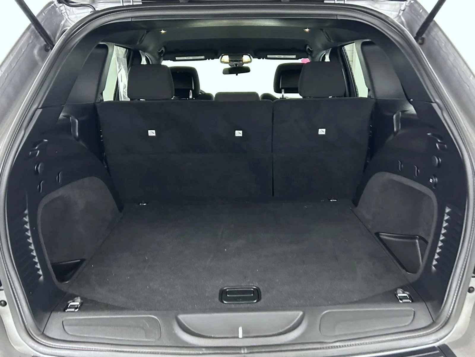 Used 2019 Silver Jeep Laredo E image 22