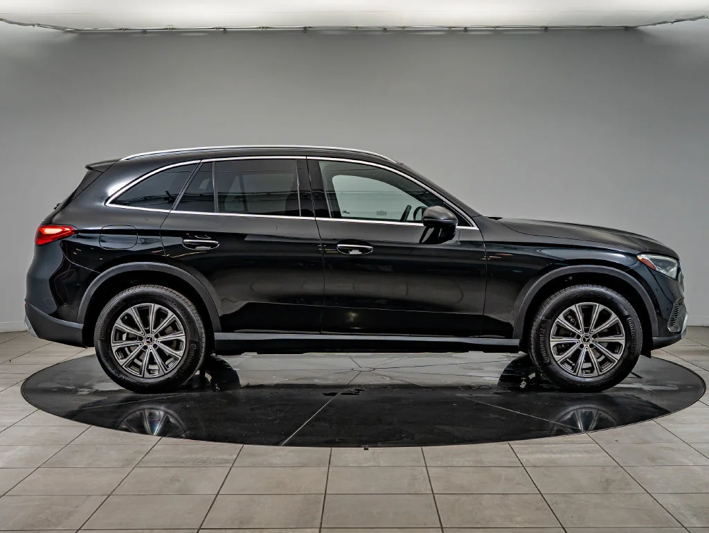 Certified Used 2025 Black Mercedes-Benz GLC 300 image 4
