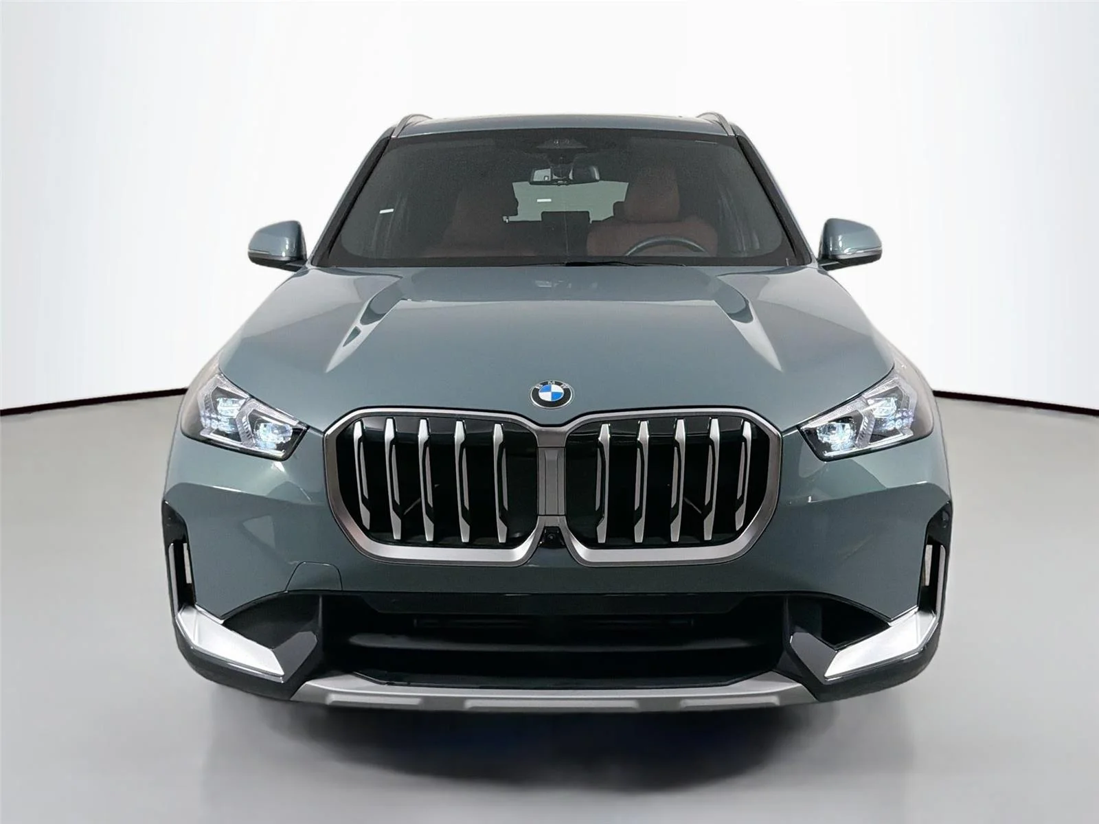Used 2026 Cape York Green Metallic BMW xDrive28i image 2