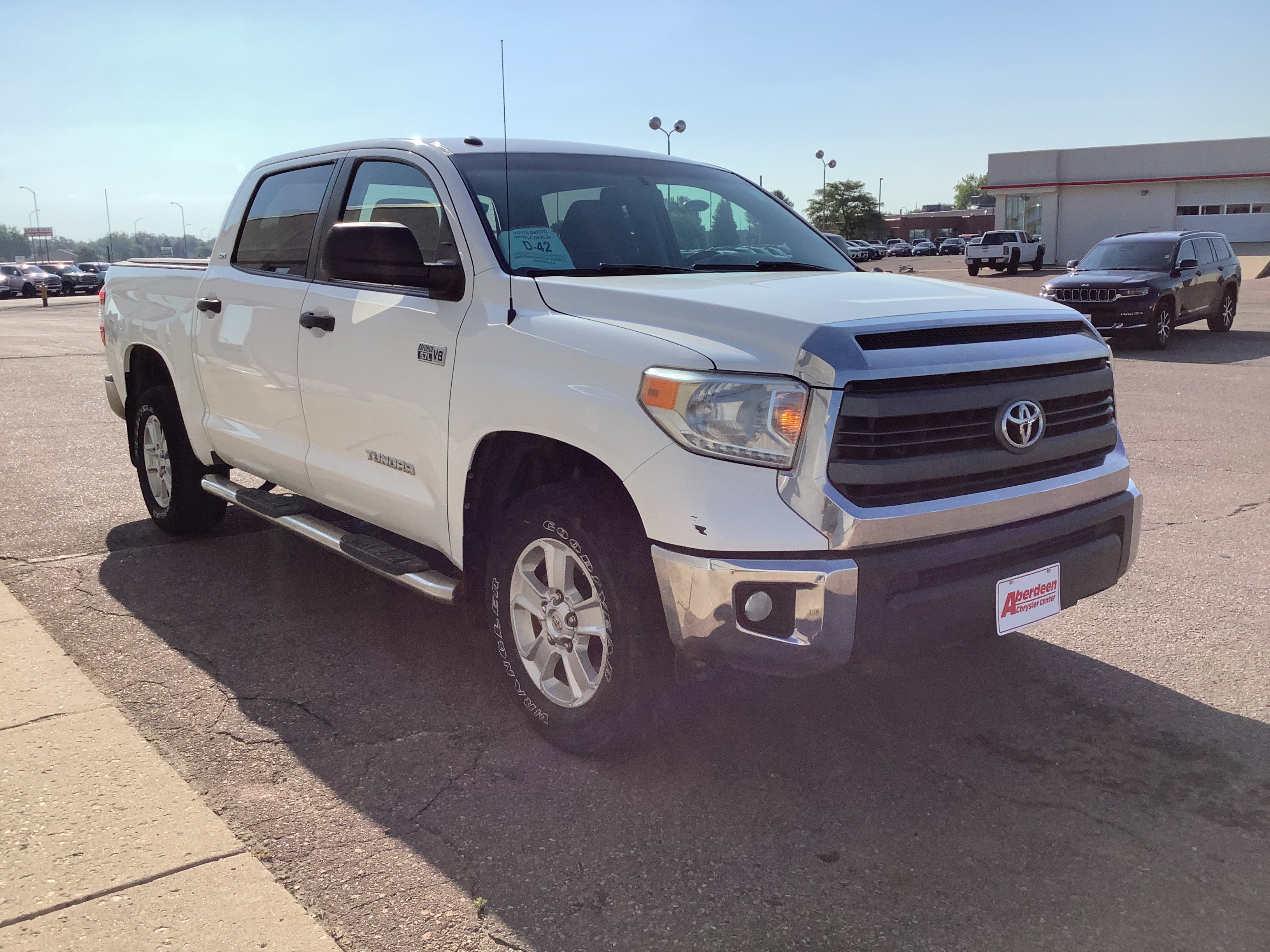 Used 2014 White Toyota SR5 image 4