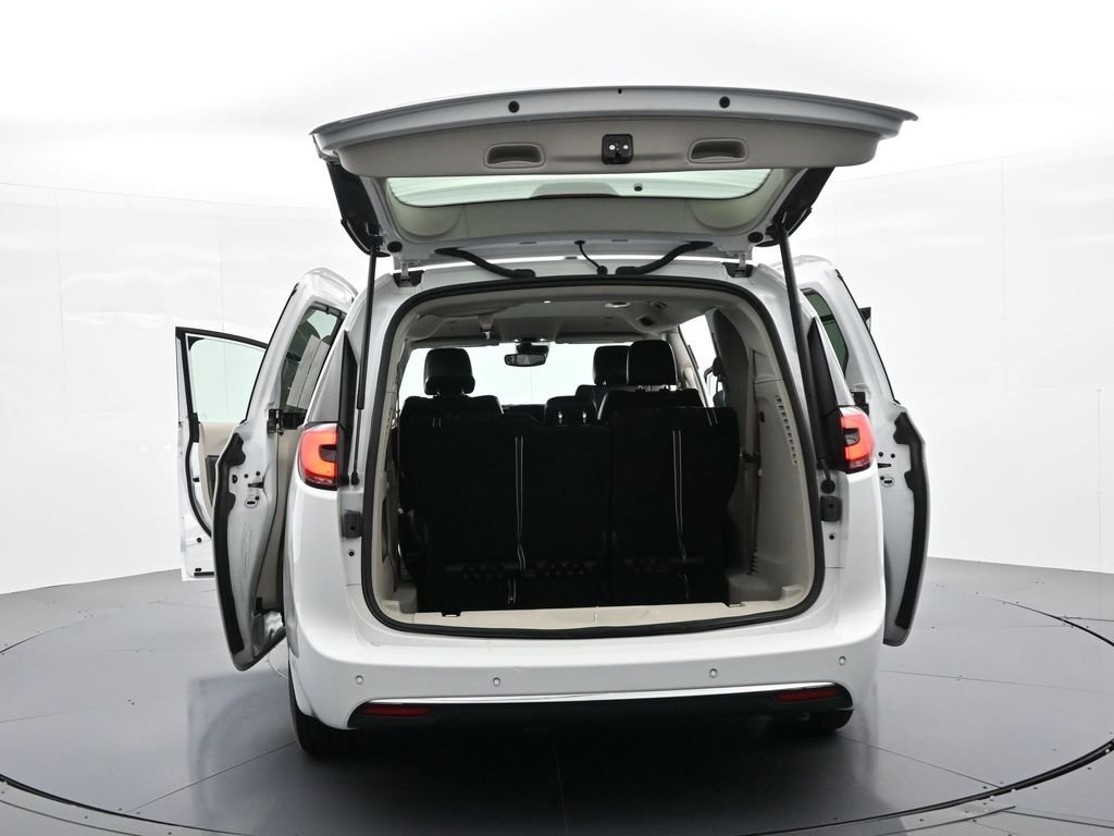 2023 Chrysler Pacifica Touring L - Photo 39