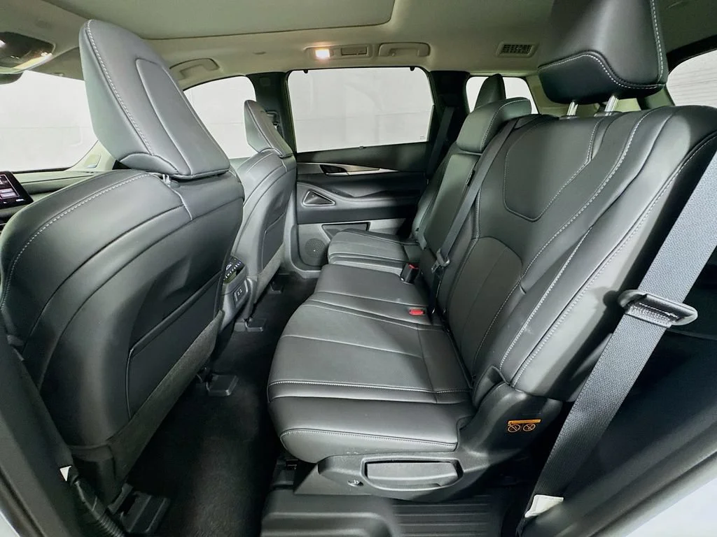 Certified Used 2026 White INFINITI LUXE image 31