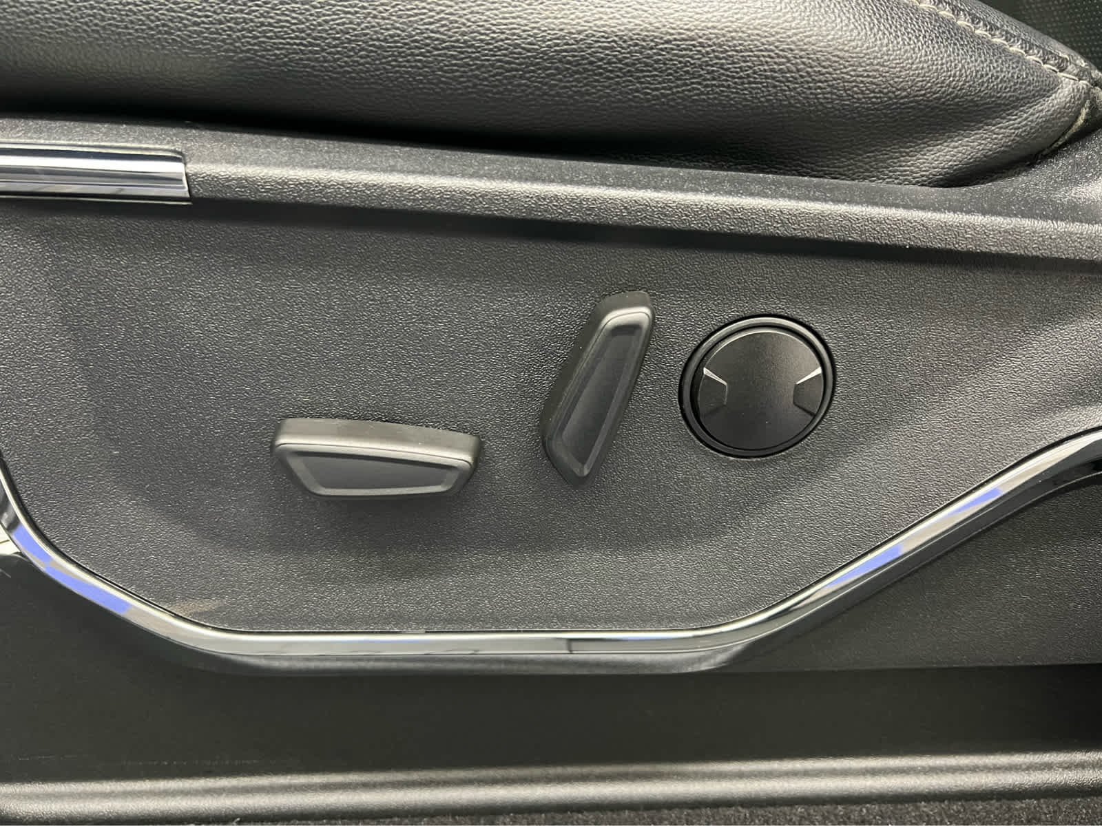Used 2024 Carbonized Gray Metallic Ford LARIAT image 15