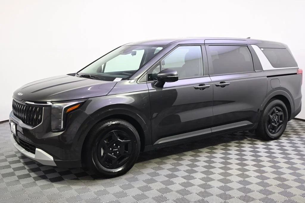 Used 2026 Kia Carnival LXS with VIN KNDNB5K36T6584300 for sale in Minneapolis, Minnesota