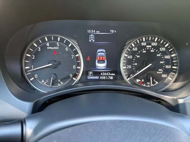 Used 2023 Red INFINITI LUXE image 15