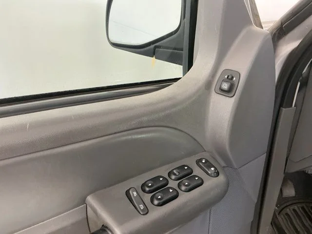 Used 2004 Silver Ford XLT image 8
