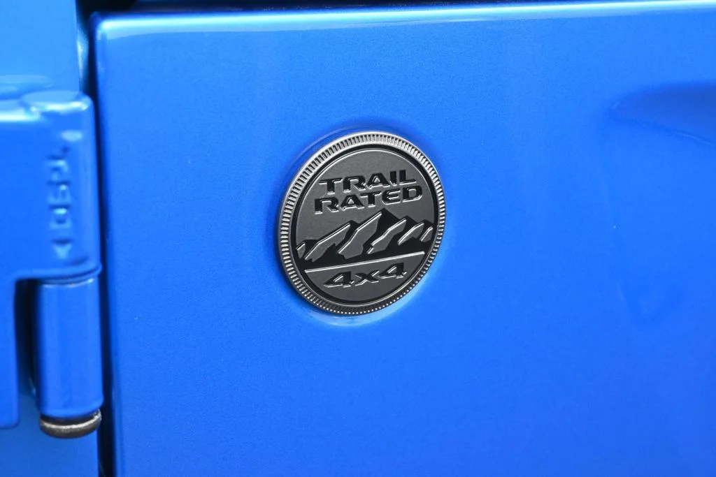 Used 2025 Hydro Blue Pearl Coat Jeep Sport S image 39