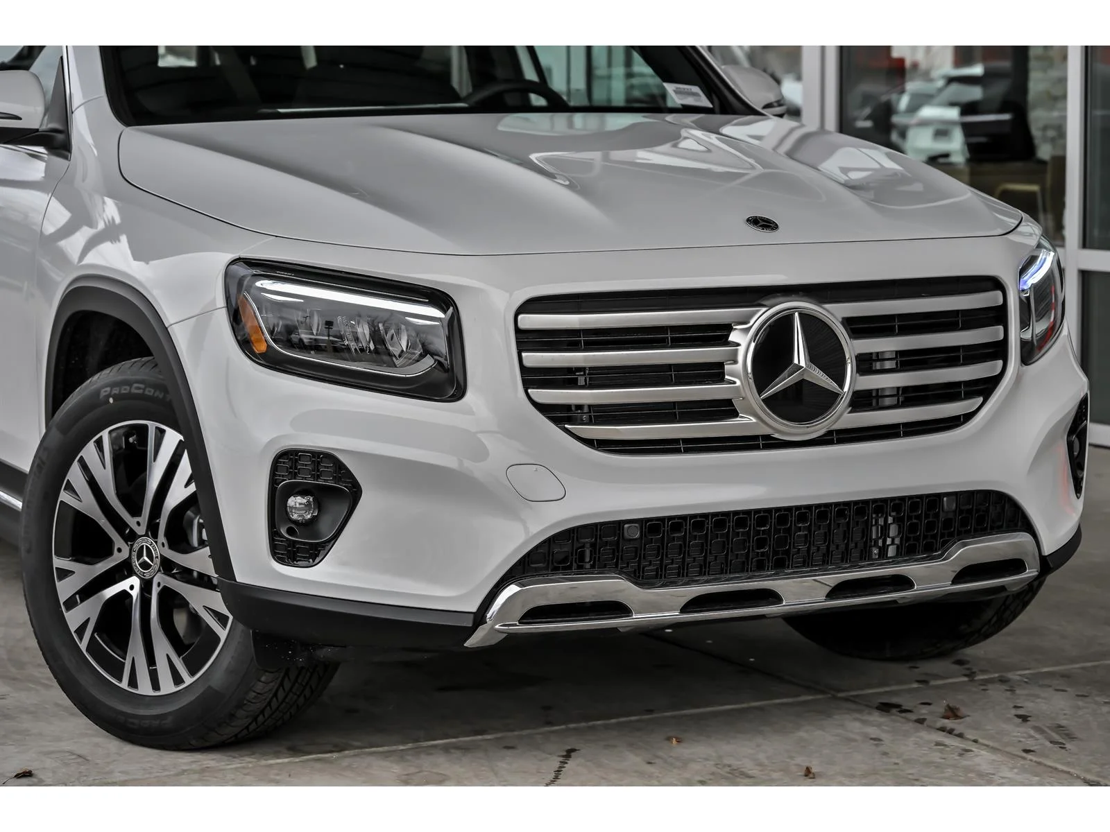 New 2026 Polar White Mercedes-Benz GLB 250 image 2