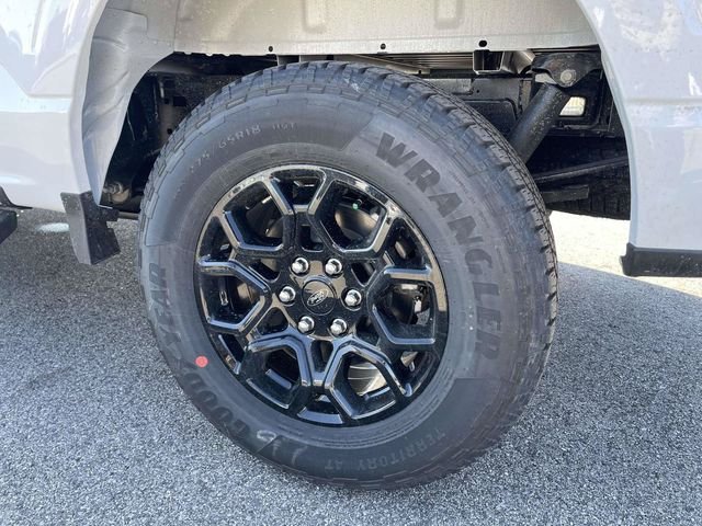 New 2026 Oxford White Ford XLT image 4