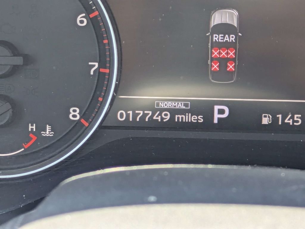 Used 2025  Mitsubishi SE image 31