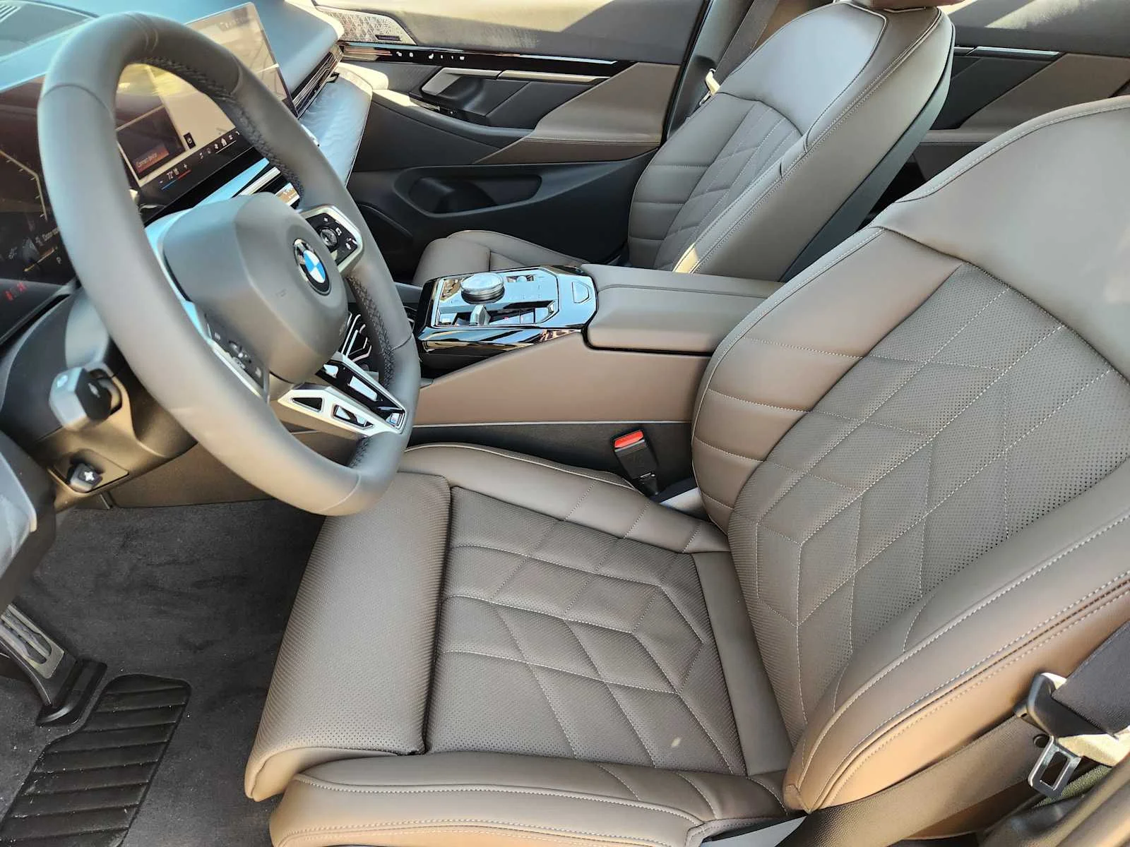 New 2026 Cape York Green Metallic BMW 530i image 4