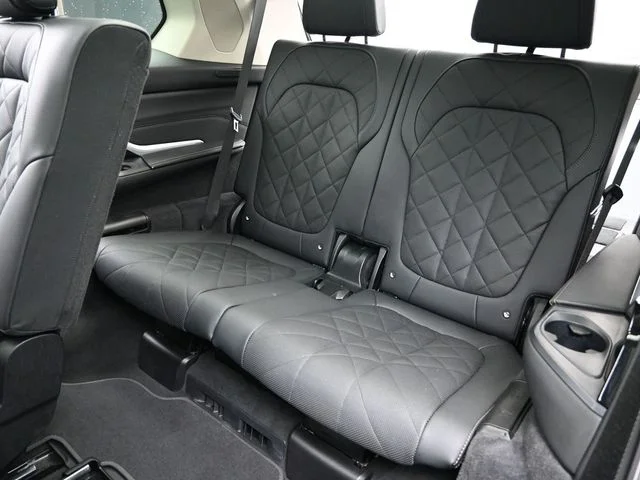 Used 2024 Gray BMW xDrive40i image 18