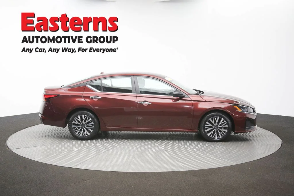 Used 2025 Red Nissan 2.5 SV image 41