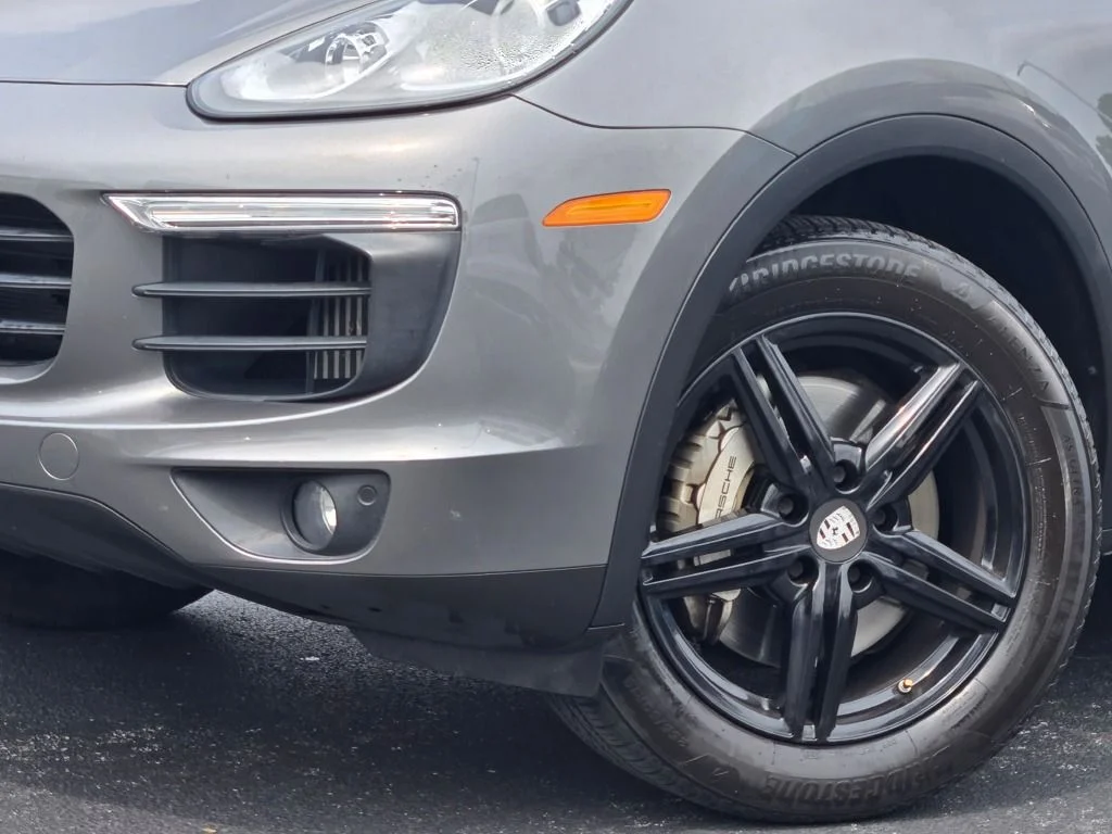 Used 2017  Porsche S image 2