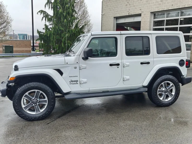 Used 2019 White Jeep Unlimited Sahara image 8