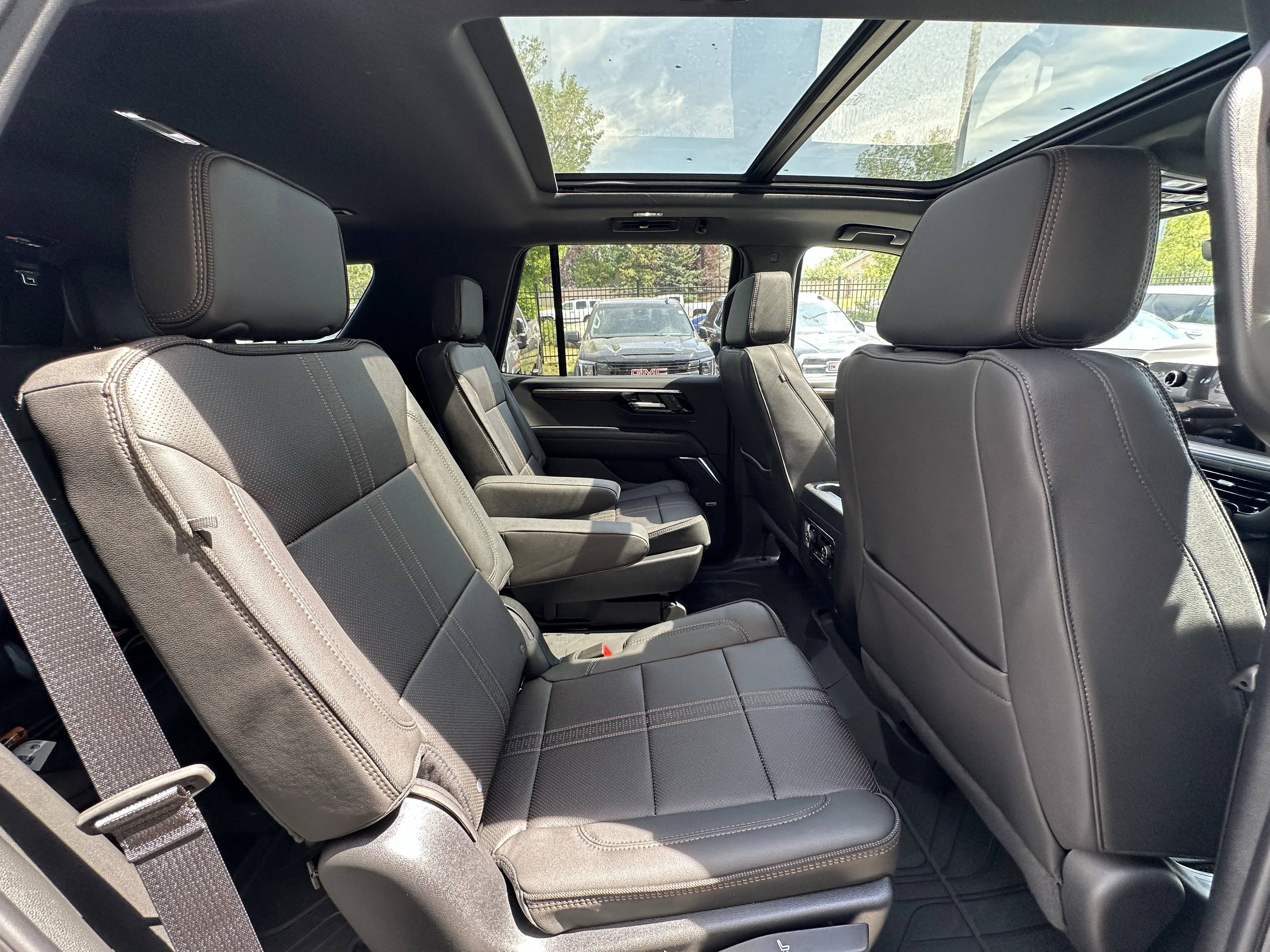 New 2026 Polar White Tricoat Chevrolet High Country image 22