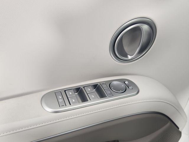 New 2026 White Hyundai SEL 8P image 14