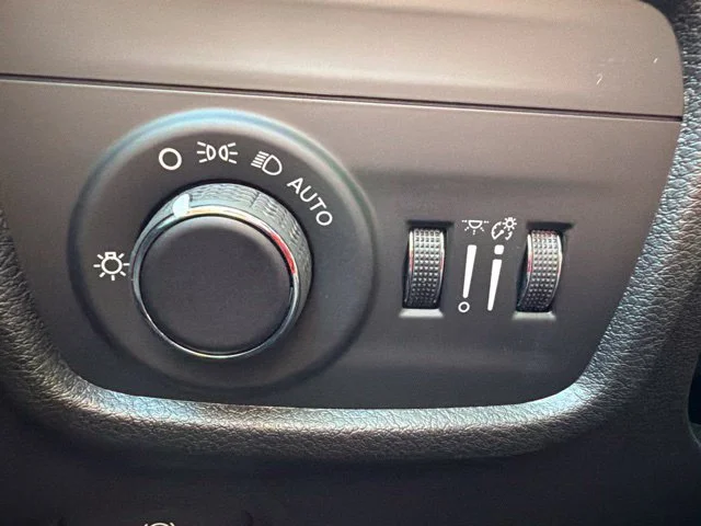 New 2027 White Jeep Laredo Altitude image 30