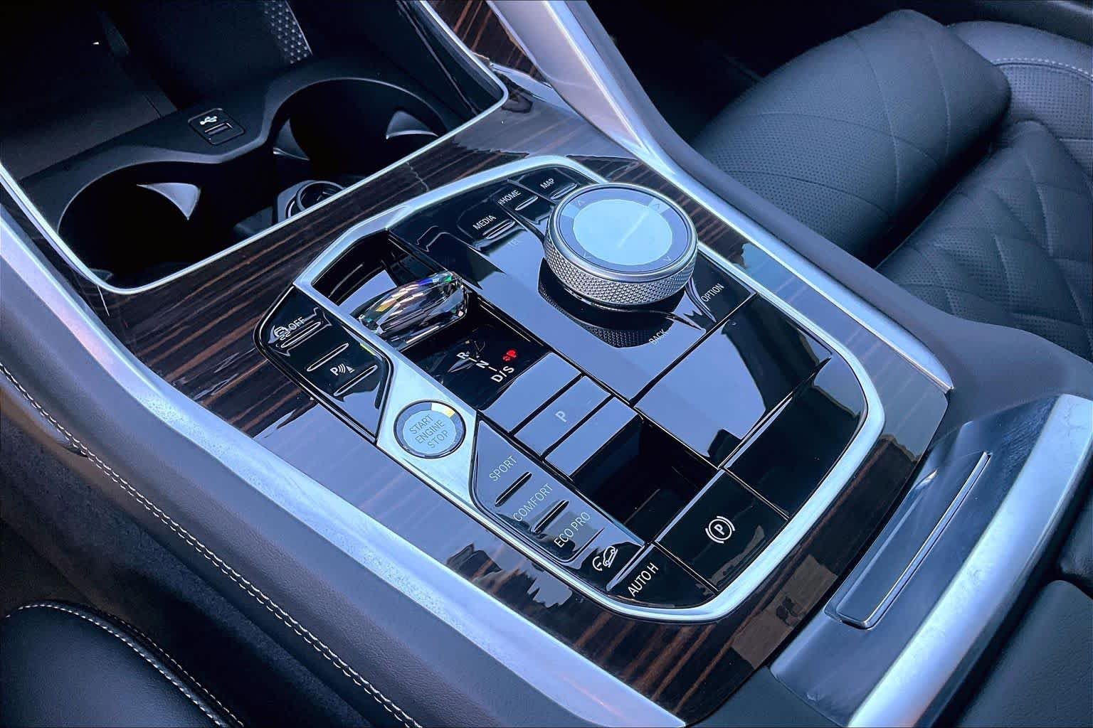 Used 2026 Skyscraper Grey Metallic BMW xDrive40i image 15