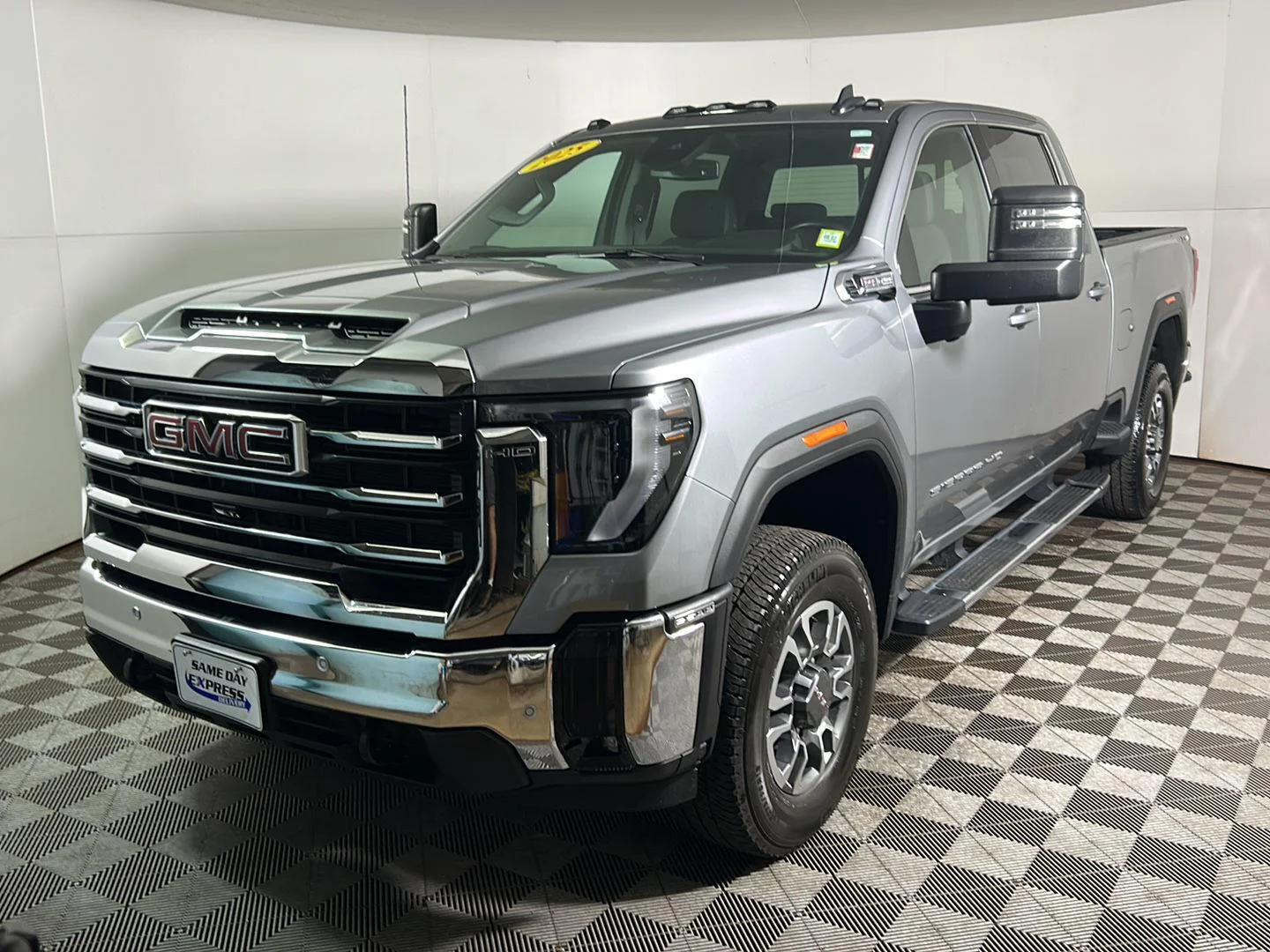 Used 2025 Sterling Metallic GMC SLE image 11