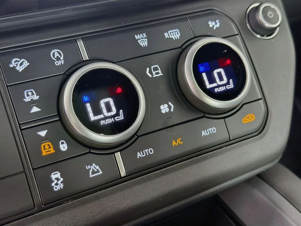 New 2026 Borasco Grey Land Rover X-Dynamic SE image 16
