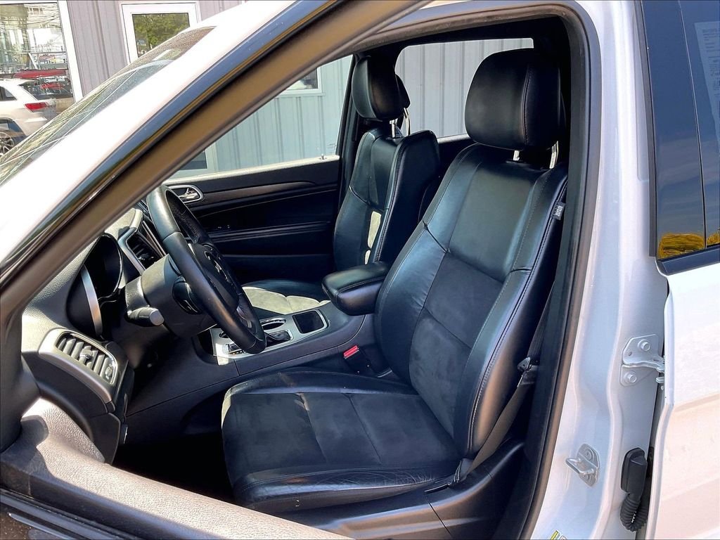 Used 2018 White Jeep Altitude image 10