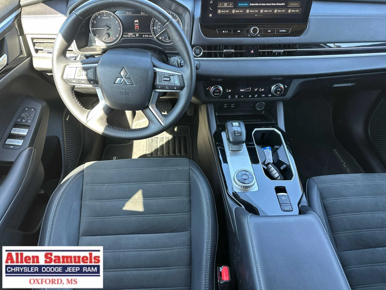 2025 Mitsubishi Outlander SE - Photo 12