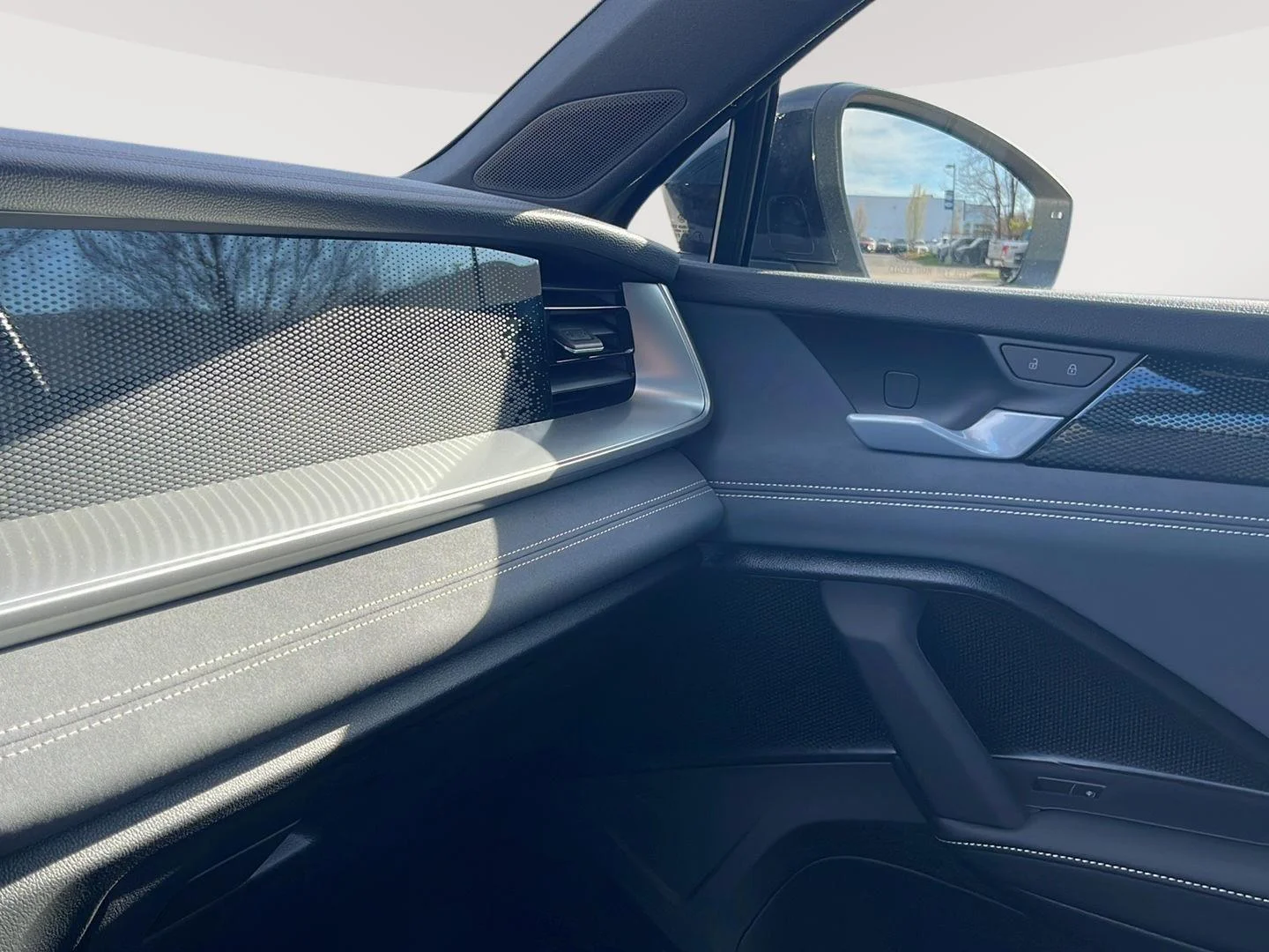 New 2026 Sandstone w/Deep Black Roof Volkswagen SE R-Line Black image 27