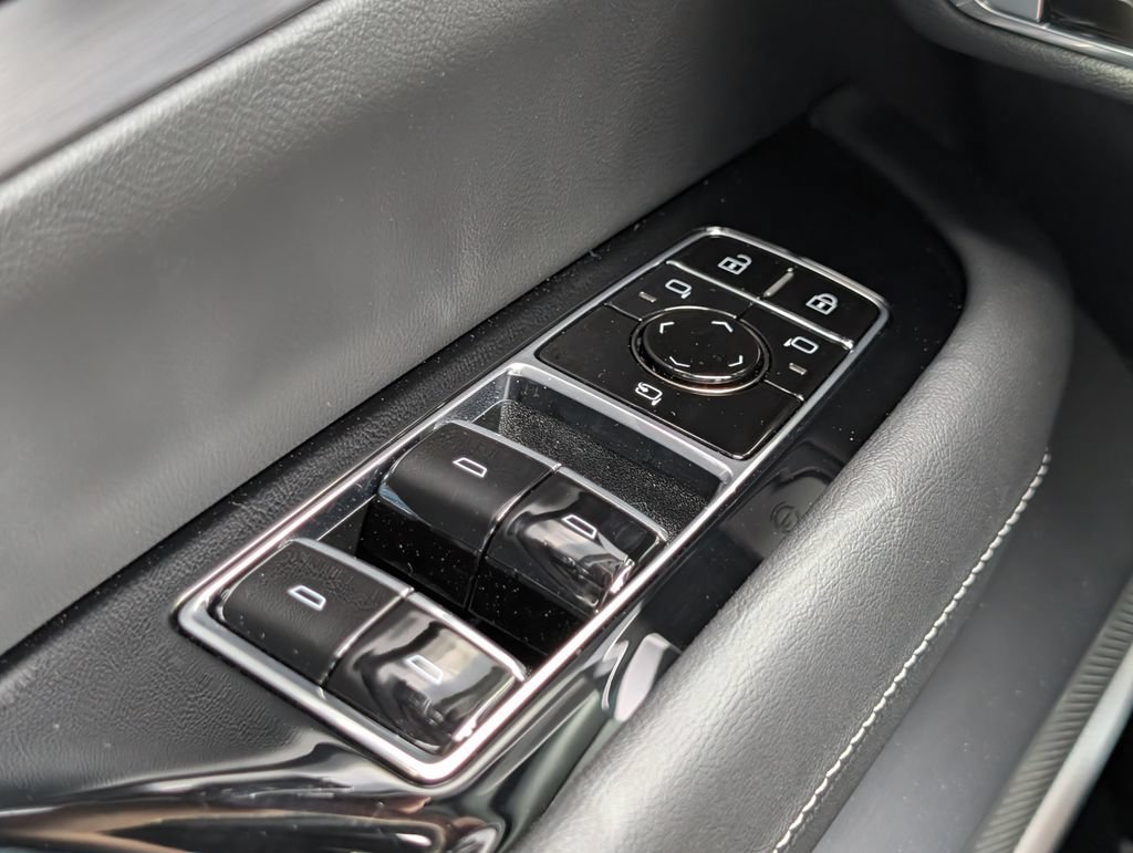 2027 Cadillac VISTIQ Sport - Photo 29