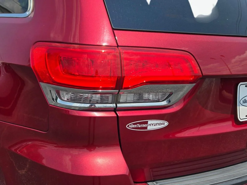 Used 2014 Red Jeep Laredo image 7