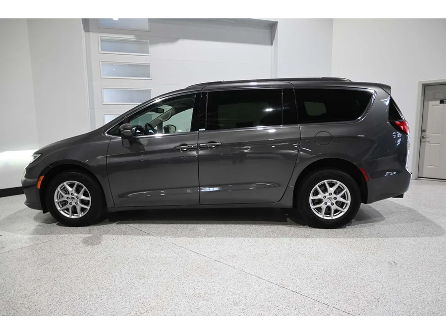 Used 2022 GRAY Chrysler Touring L Mobility Handicap Van image 9