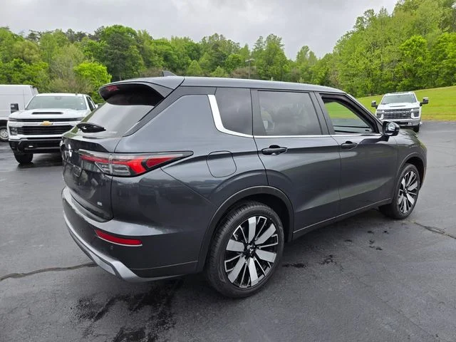 Used 2025 Gray Mitsubishi SE image 8