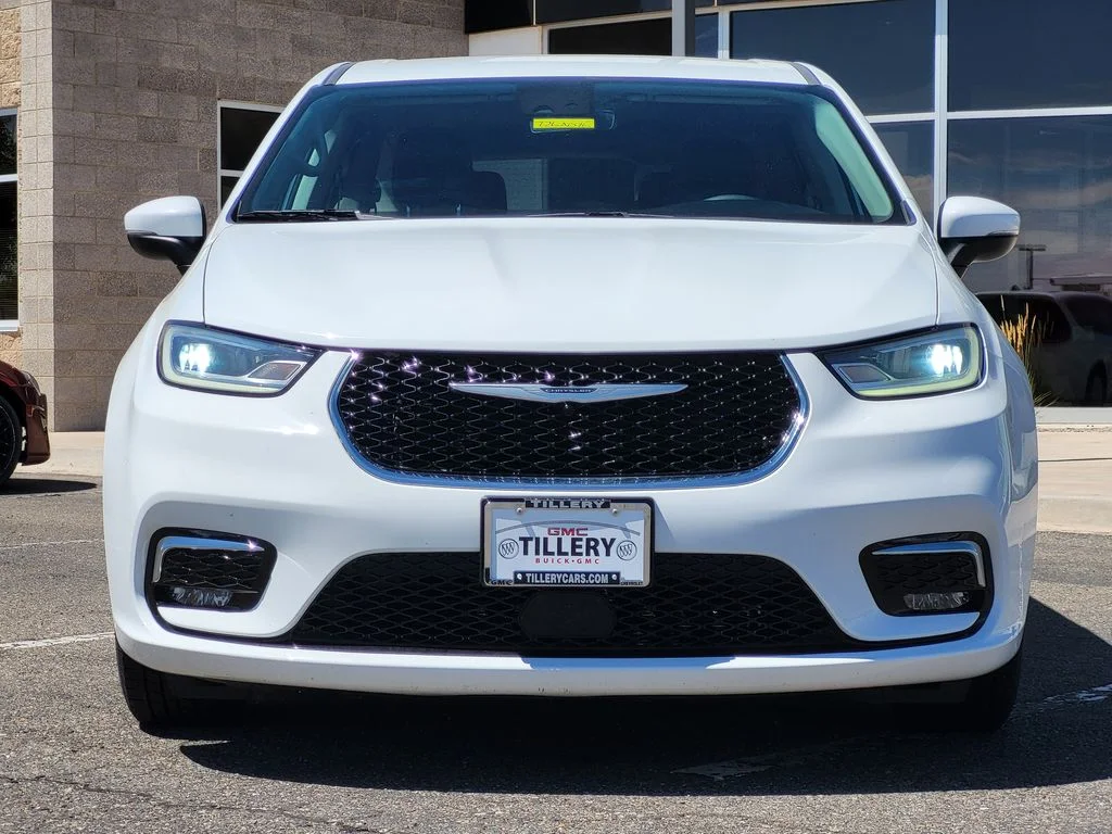 Used 2023 White Chrysler Touring L image 3