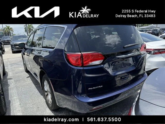 Used 2017 Blue Chrysler Touring L image 3